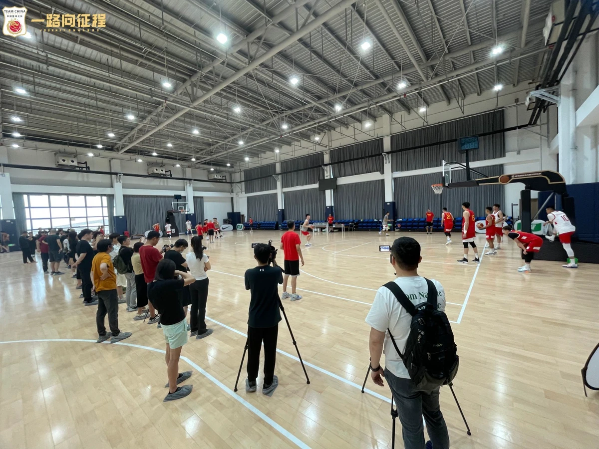 青少年篮球爱好者如何提高接球技巧?_0