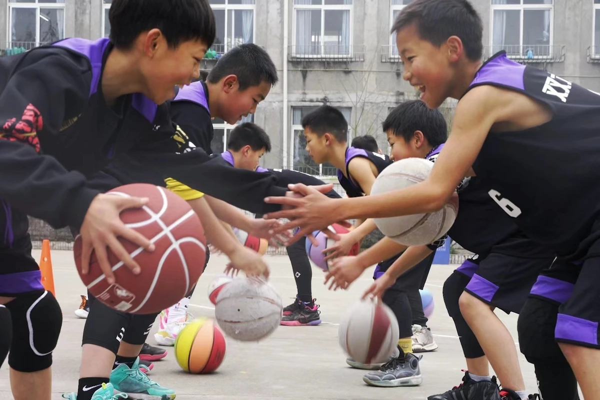 大学篮球运动员如何应对常见的伤病并进行有效治疗?_2